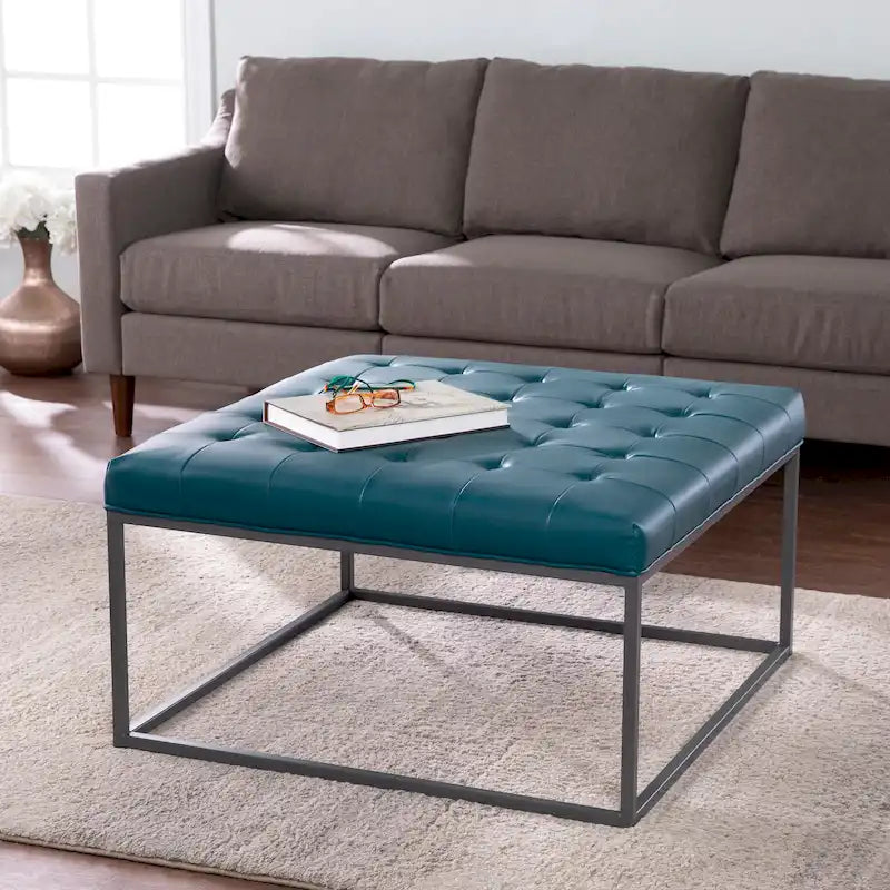 Pouf capitonné en similicuir avec base traîneau en acier, 86 cm (L) x 86 cm (P) x 46 cm (H)