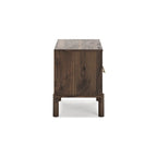 Lit plateforme Calverson Mocha de Signature Design by Ashley avec 2 tables de chevet