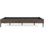 Lit plateforme Calverson Mocha de Signature Design by Ashley avec 2 tables de chevet